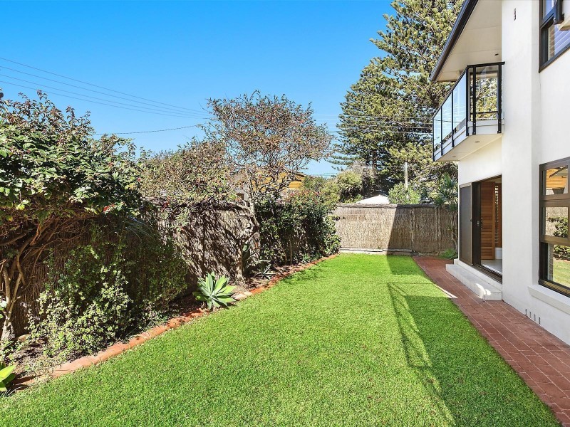 2 Calais Road, Wamberal NSW 2260