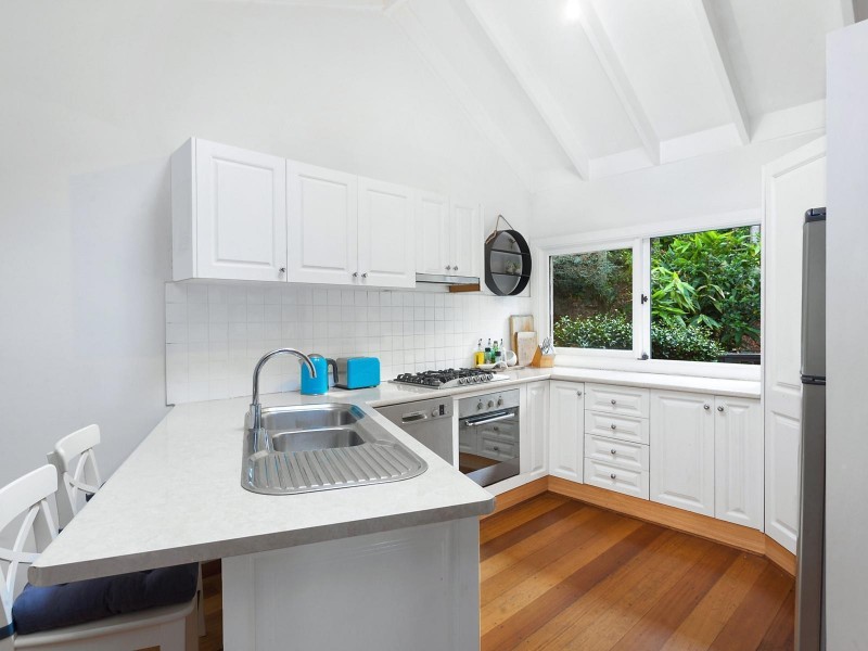 16 Beachcomber Parade, North Avoca NSW 2260