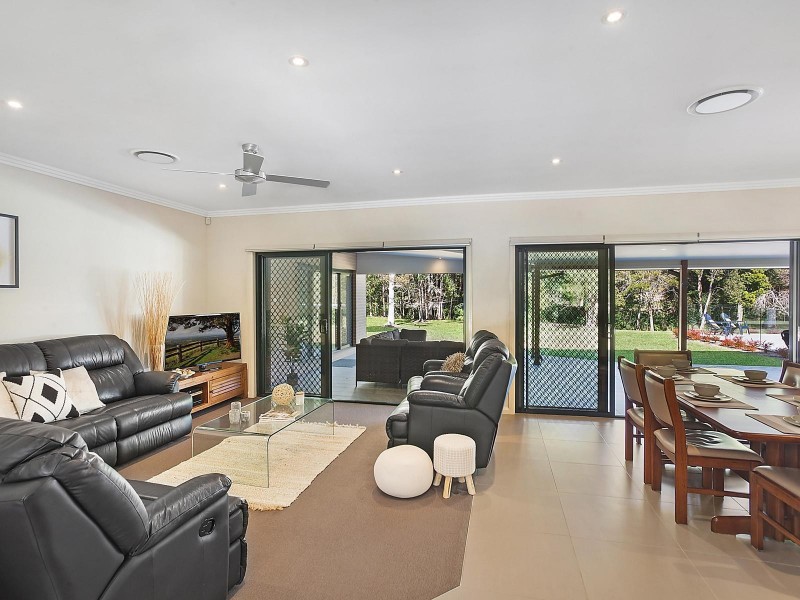 2/87 Oak Road, Matcham NSW 2250