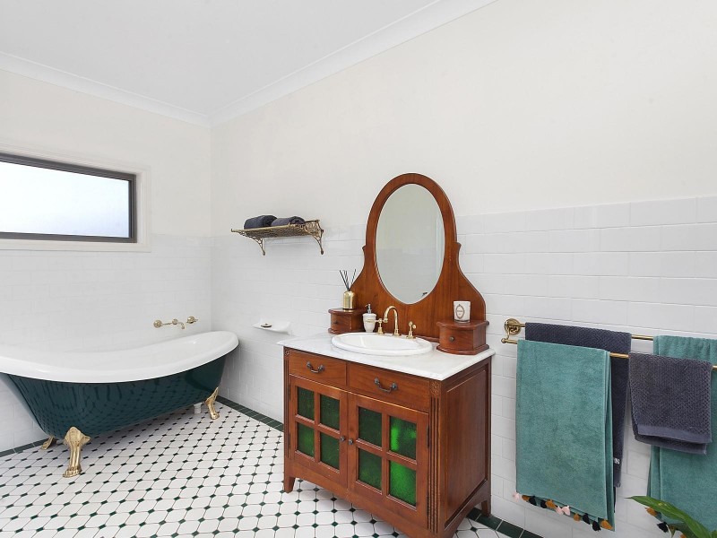 16 Boongala Avenue, Empire Bay NSW 2257