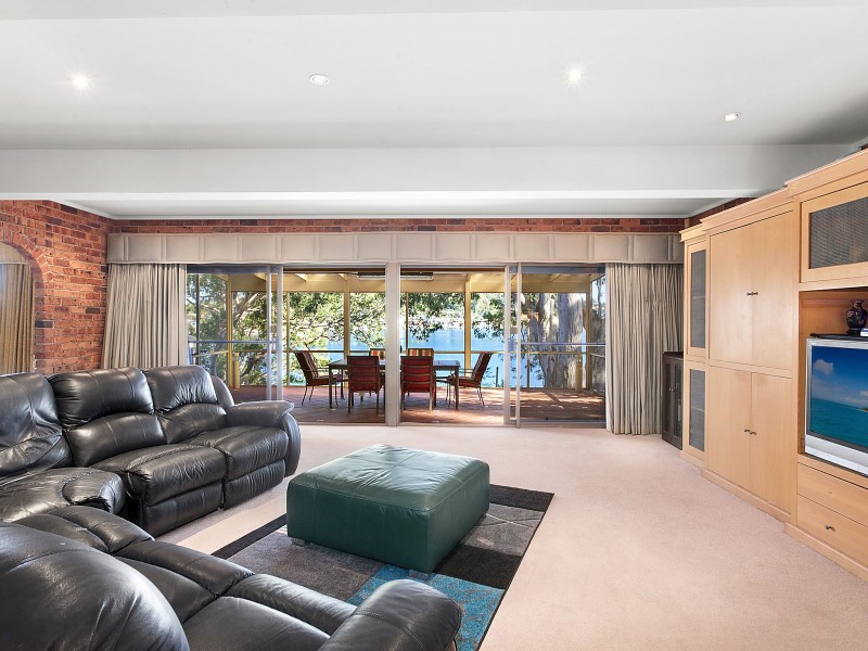 64 Daley Avenue, Daleys Point NSW 2257