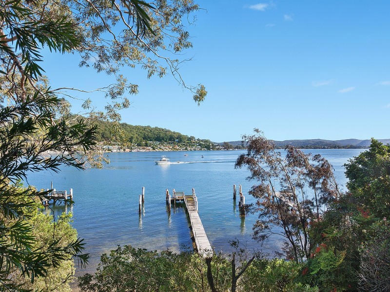 64 Daley Avenue, Daleys Point NSW 2257