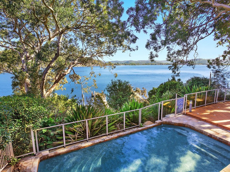 64 Daley Avenue, Daleys Point NSW 2257