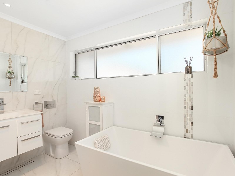 4 Fragar Avenue, Wyoming NSW 2250