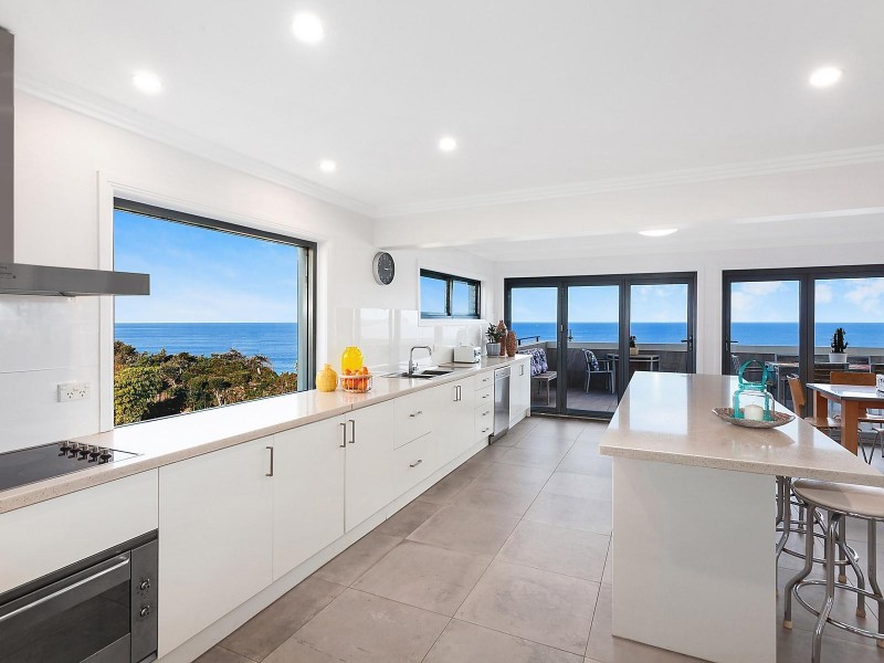 2/1 North Scenic Road, Forresters Beach NSW 2260