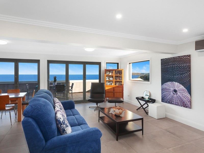 2/1 North Scenic Road, Forresters Beach NSW 2260