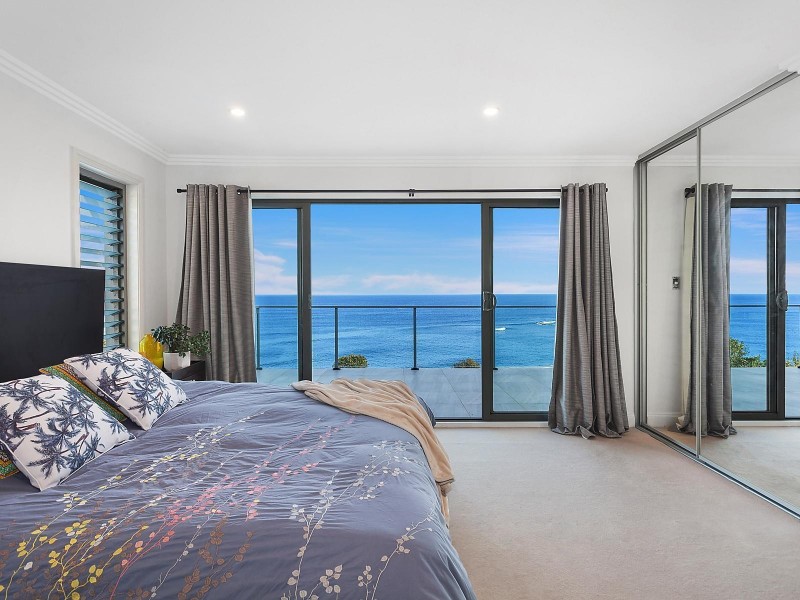 2/1 North Scenic Road, Forresters Beach NSW 2260