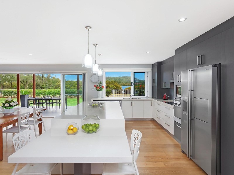 37 Bayline Drive, Point Clare NSW 2250