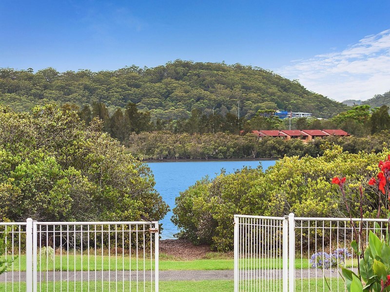 37 Bayline Drive, Point Clare NSW 2250