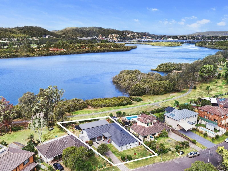 37 Bayline Drive, Point Clare NSW 2250