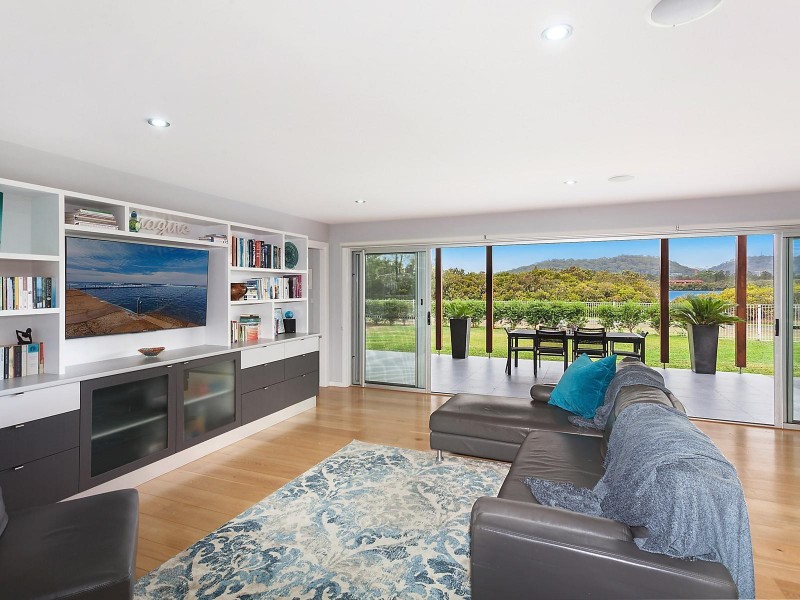 37 Bayline Drive, Point Clare NSW 2250