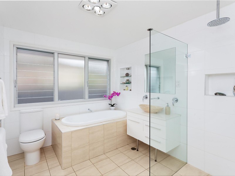 37 Bayline Drive, Point Clare NSW 2250