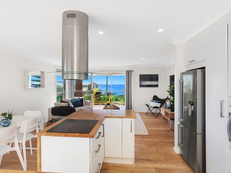 2 Pacific View Street, Forresters Beach NSW 2260