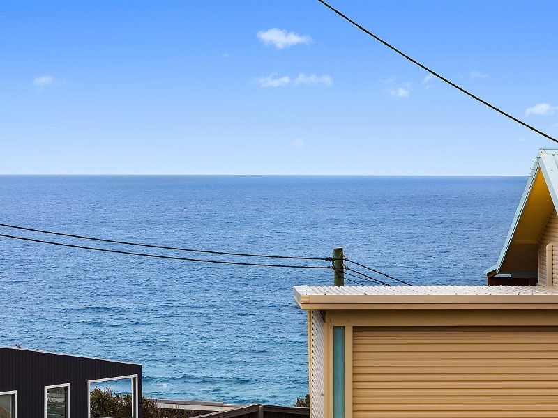 2 Pacific View Street, Forresters Beach NSW 2260