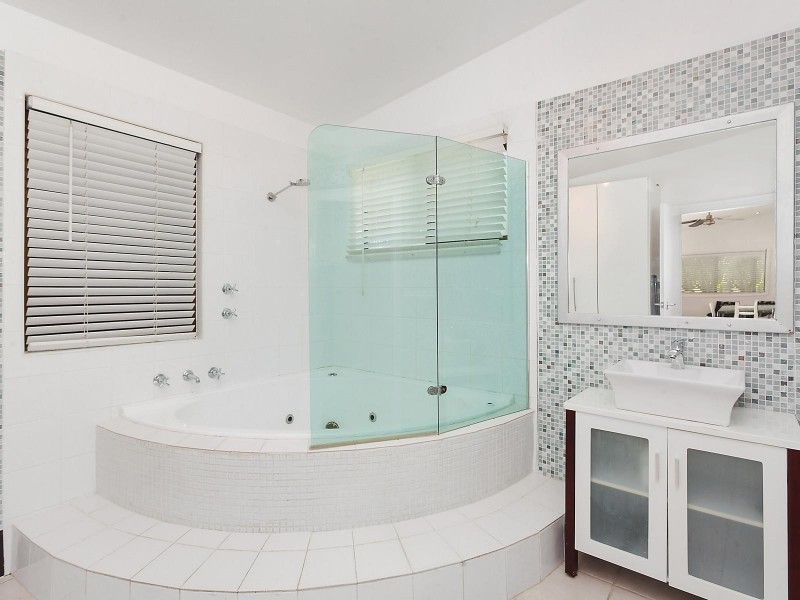 1 Redondo Drive, Copacabana NSW 2251