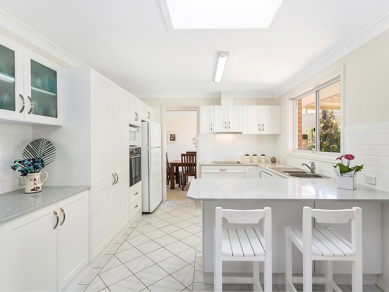 6 Guss Cannon Close, Green Point NSW 2251