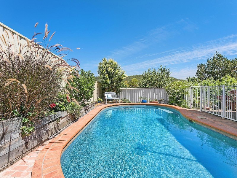 6 Guss Cannon Close, Green Point NSW 2251