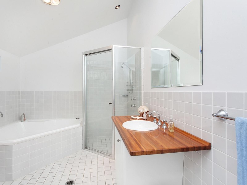 2/61 Ascot Avenue, Avoca Beach NSW 2251