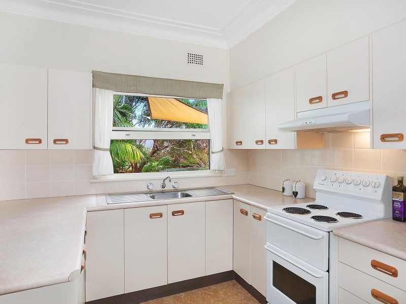 10 Noorong Avenue, Forresters Beach NSW 2260