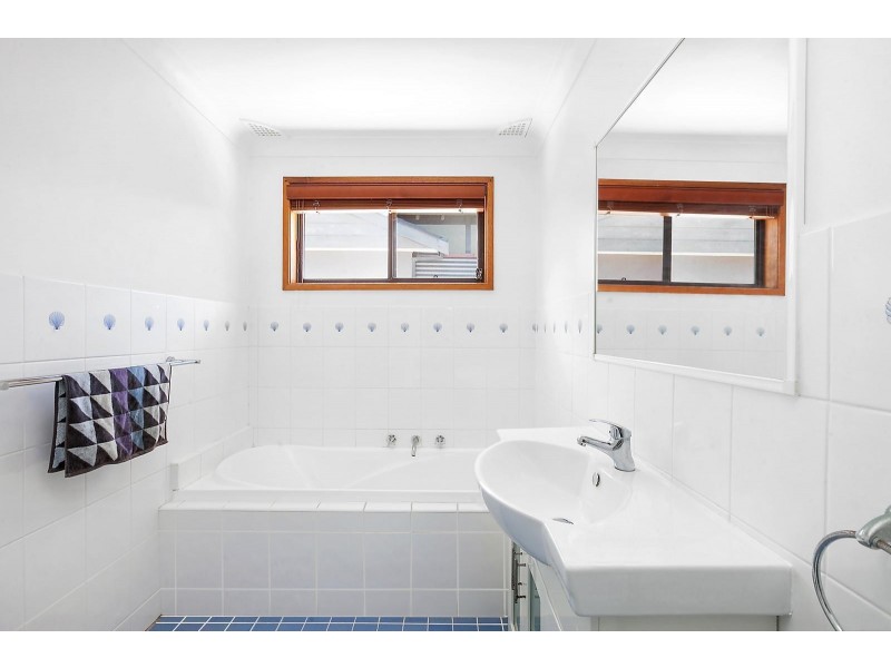 16 Bluewave Crescent, Forresters Beach NSW 2260