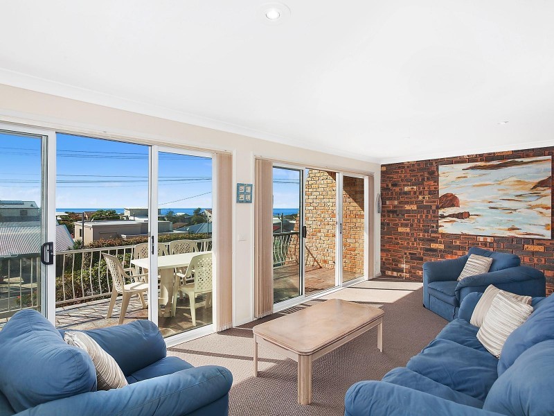 2/102 Ocean View Drive, Wamberal NSW 2260