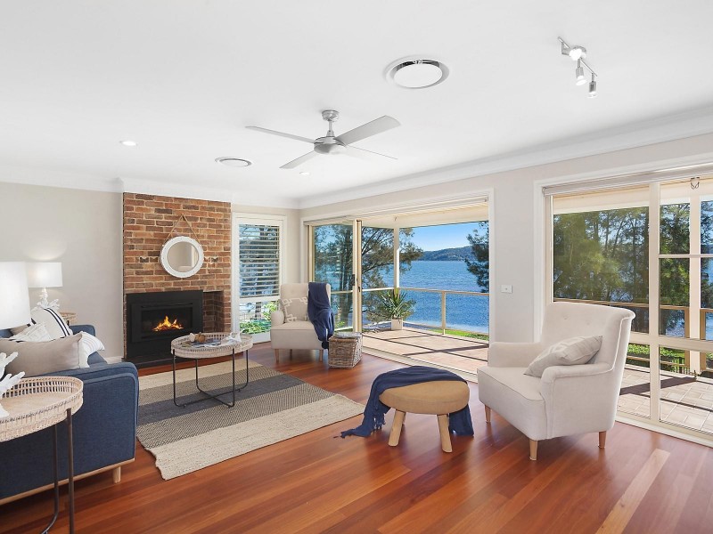 327 Avoca Drive, Green Point NSW 2251