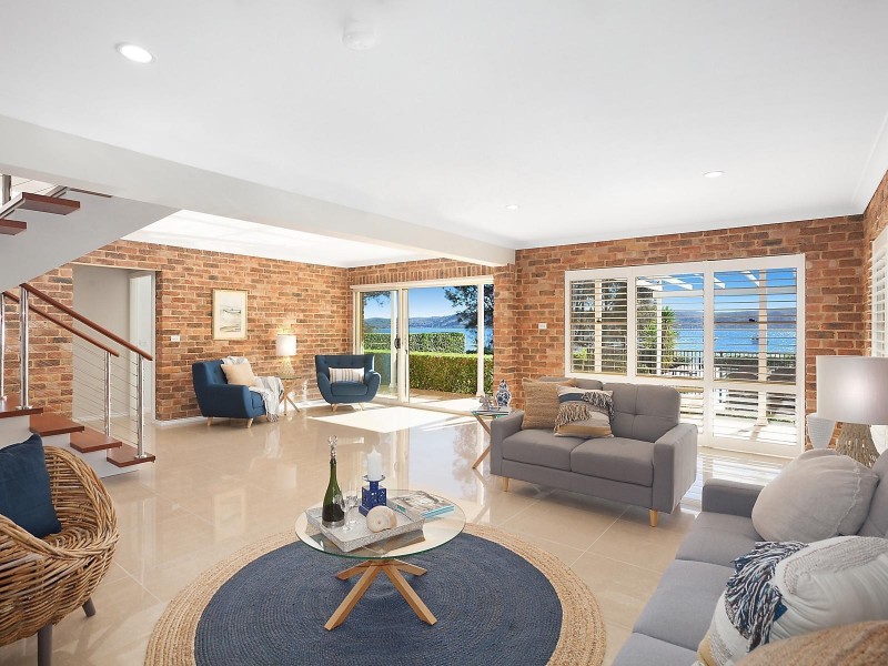 327 Avoca Drive, Green Point NSW 2251