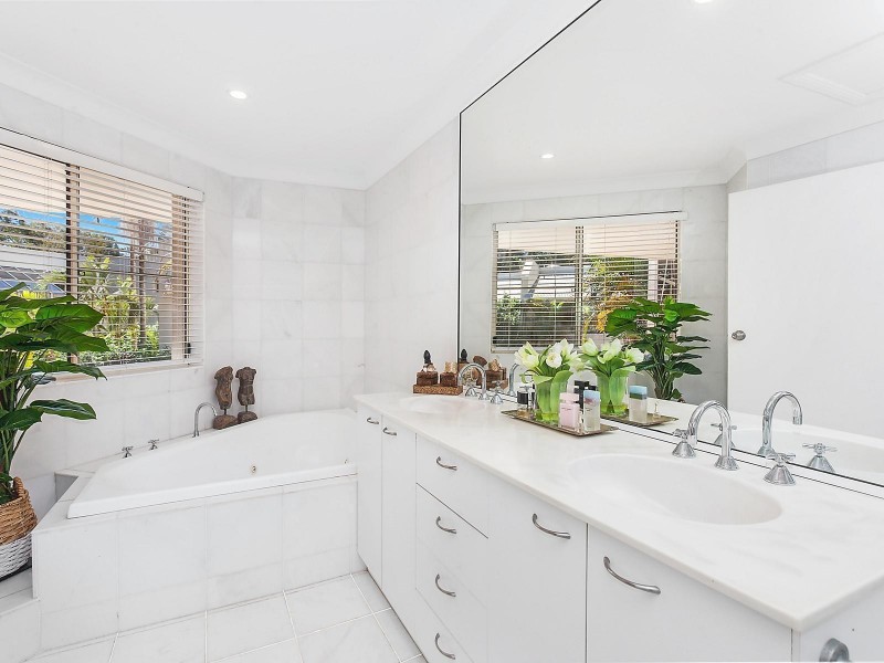 2/3 Tramway Road, North Avoca NSW 2260