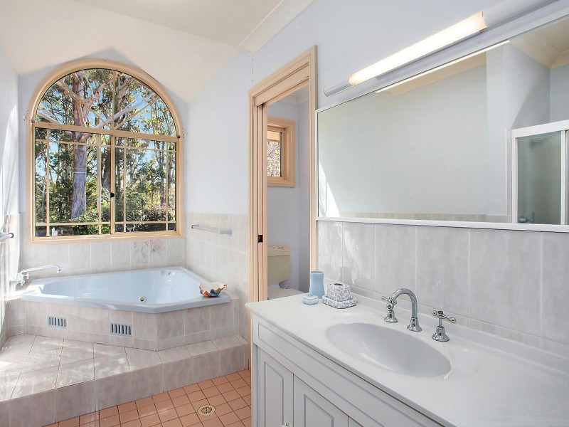 100 Bradleys Road, North Avoca NSW 2260