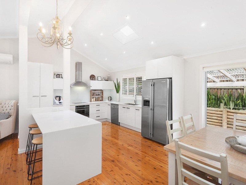 292 Avoca Drive, Avoca Beach NSW 2251