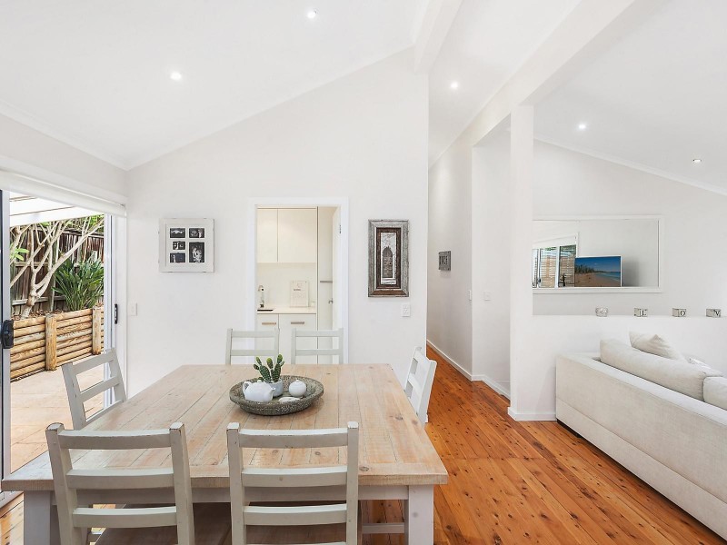 292 Avoca Drive, Avoca Beach NSW 2251