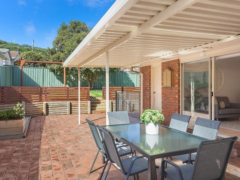 12 Joan Street, Forresters Beach NSW 2260