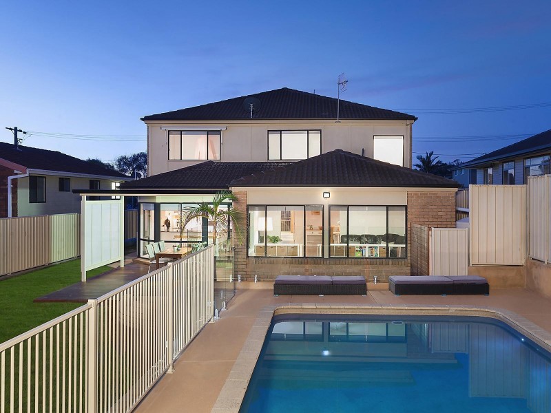 9 Lewis Crescent, Forresters Beach NSW 2260