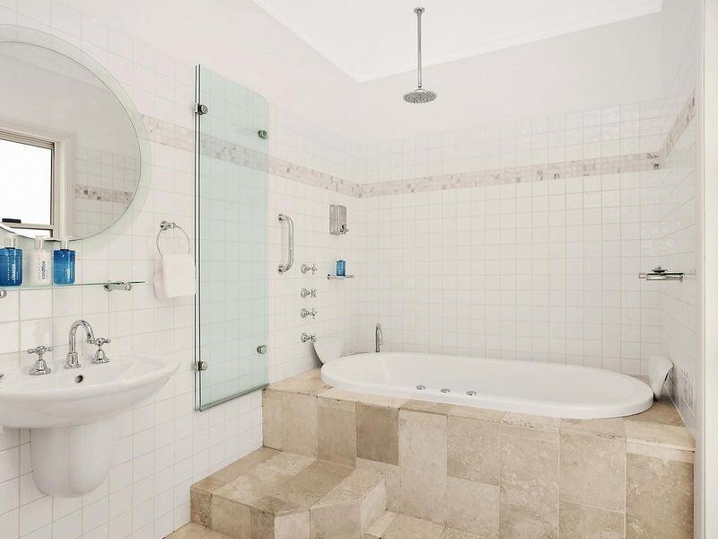 243 Avoca Drive, Kincumber NSW 2251