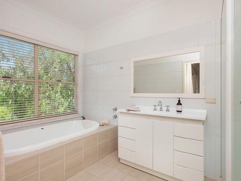243 Avoca Drive, Kincumber NSW 2251