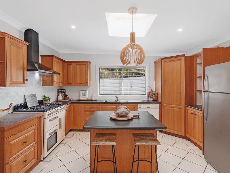 929 The Entrance Road, Forresters Beach NSW 2260