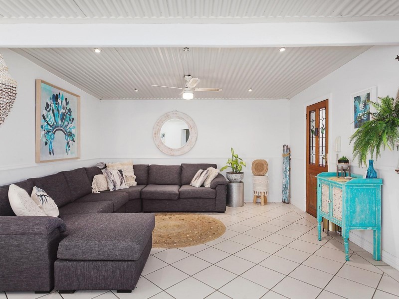 929 The Entrance Road, Forresters Beach NSW 2260