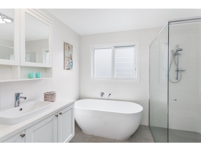 1/6 Ghersi Avenue, Wamberal NSW 2260