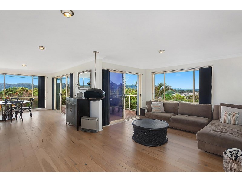 57 Forresters Beach Road, Forresters Beach NSW 2260