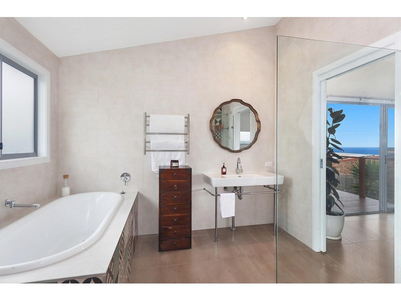 57 Forresters Beach Road, Forresters Beach NSW 2260