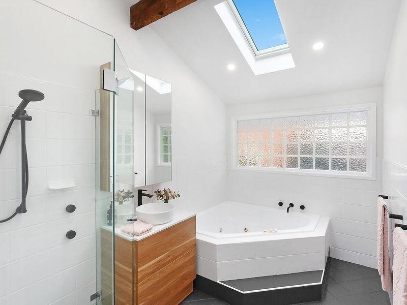 4 Greenslope Drive, Green Point NSW 2251