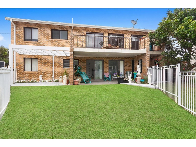 1/4 Del Mar Drive, Copacabana NSW 2251