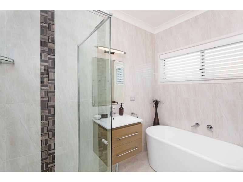 1/25 Lake Street, North Avoca NSW 2260