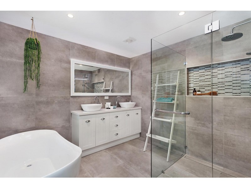 18 Francis Road, North Avoca NSW 2260