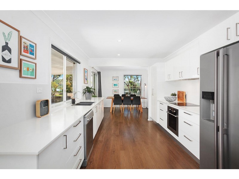 14 Talara Avenue, Bateau Bay NSW 2261