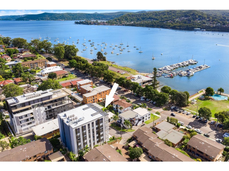 2/13 Lynn Avenue, Point Frederick NSW 2250