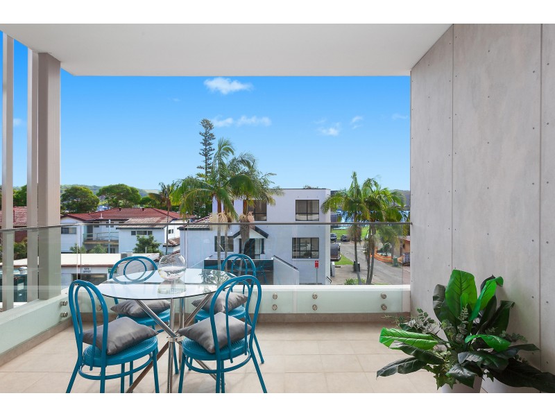 2/13 Lynn Avenue, Point Frederick NSW 2250