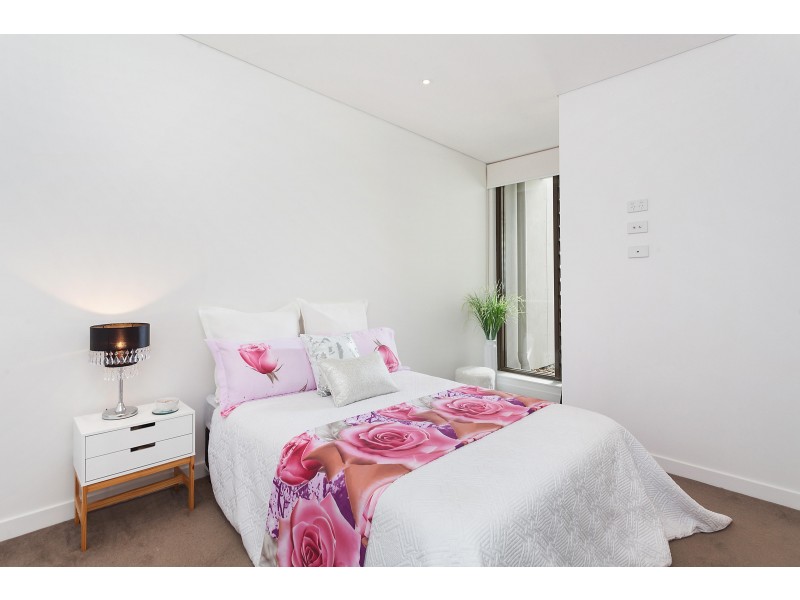 2/13 Lynn Avenue, Point Frederick NSW 2250