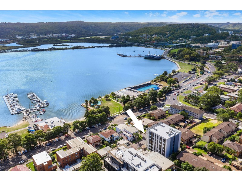 2/13 Lynn Avenue, Point Frederick NSW 2250