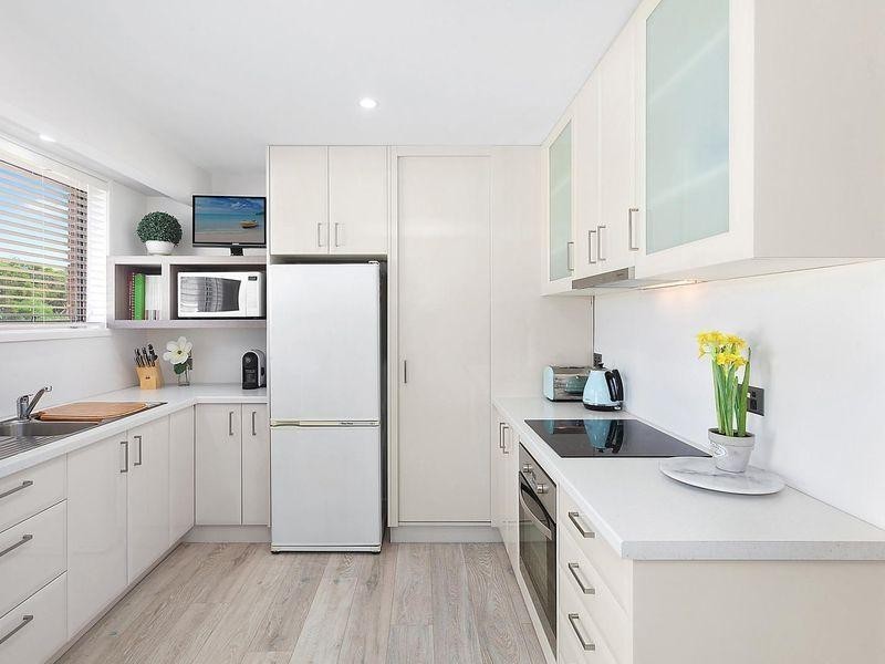 51 Lancaster Parade, Bateau Bay NSW 2261